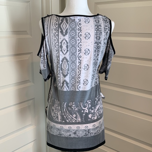 CLEO WOMEN’S V-NECK TOP w/ OFF THE SHOULDER SLEEVES - Picture 14 of 16